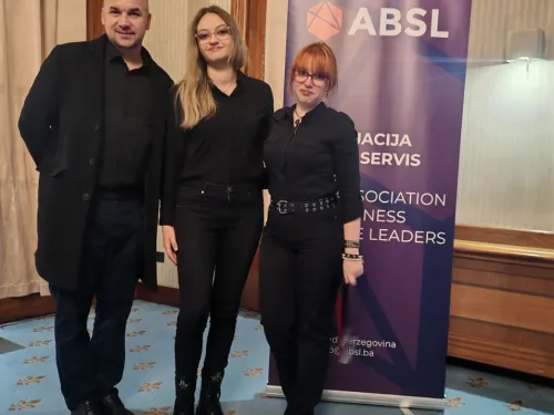 From Classroom to Industry: IUS Students Contribute to National Business Report